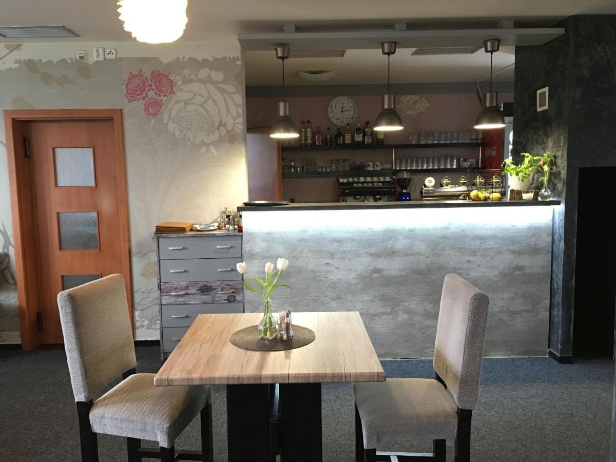 Restaurace A Penzion U Lesa Havířov 외부 사진