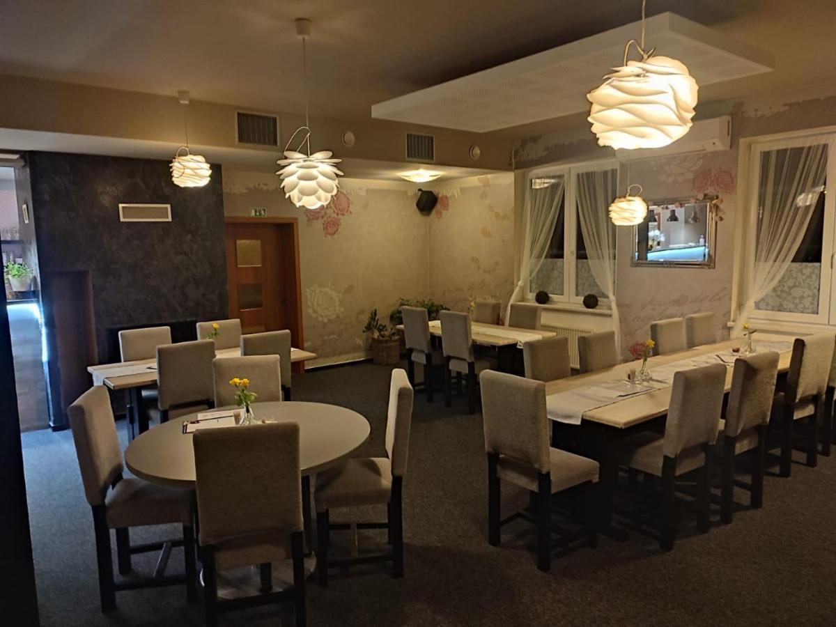 Restaurace A Penzion U Lesa Havířov 외부 사진