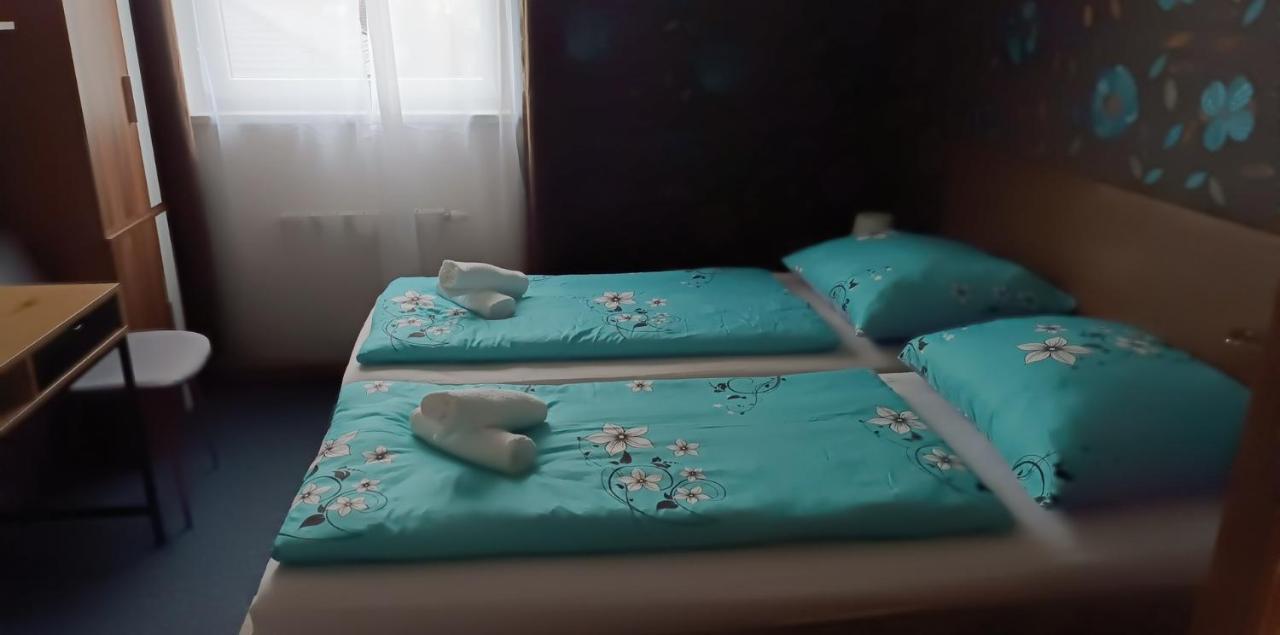 Restaurace A Penzion U Lesa Havířov 외부 사진